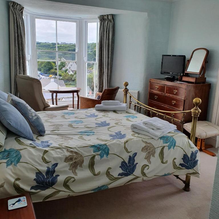 Deluxe Double Room (large double) | Pendyffryn Guesthouse and B&B gallery image 2