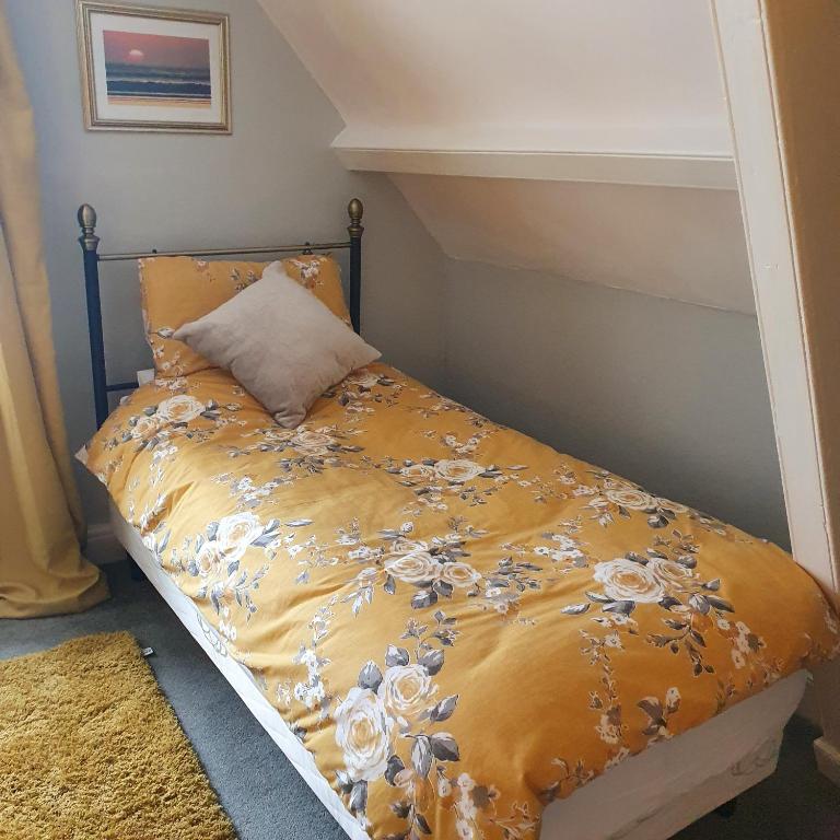 Deluxe Double Room with Private Kitchenette | Pendyffryn Guesthouse B&B gallery image 2