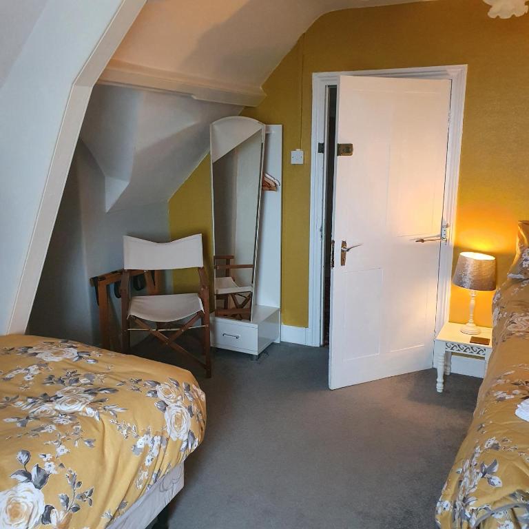 Deluxe Double Room with Private Kitchenette | Pendyffryn Guesthouse B&B gallery image 4