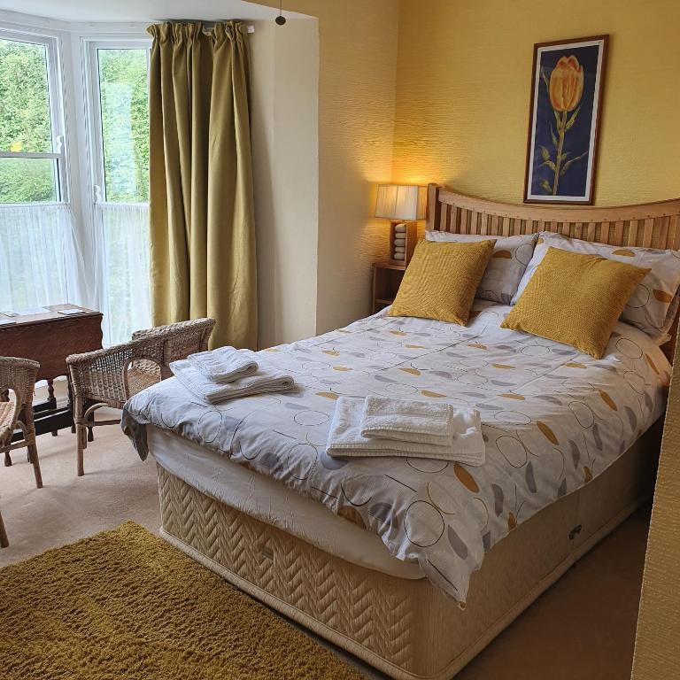 Deluxe Double Room (double) | Pendyffryn Guesthouse and B&B gallery image 3